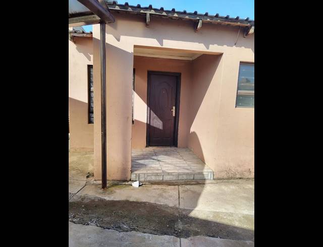 2 BEDROOM HOUSE FOR SALE IN JABAVU